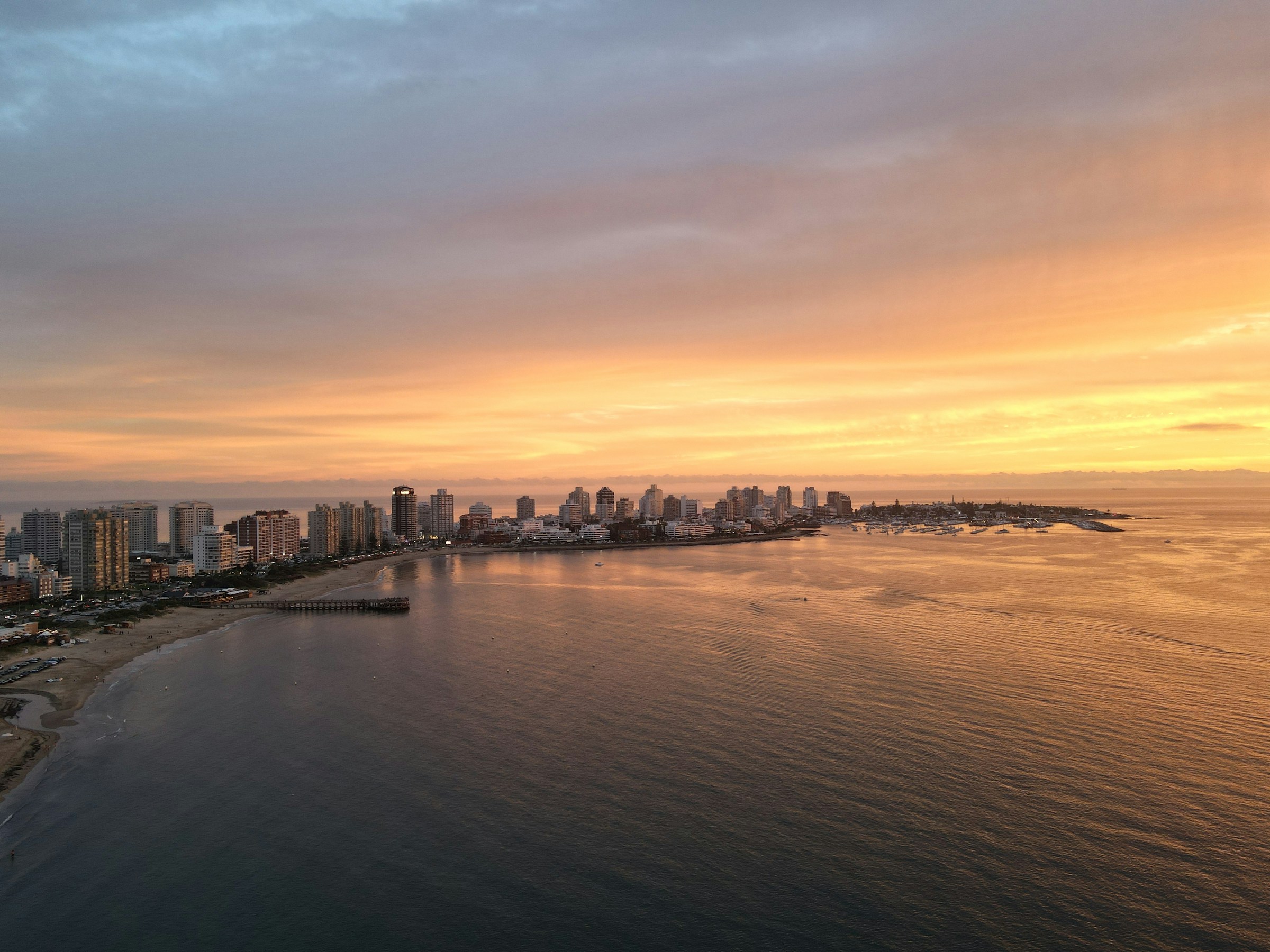 Punta del Este, Uruguay — vista aérea al atardecer